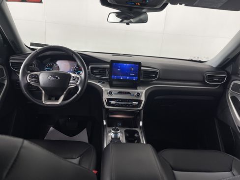 Used 2022 Ford Explorer XLT w/ Equipment Group 202A image 15