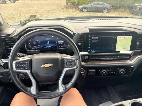 Used 2023 Chevrolet Silverado 1500 LT AWD/4WD image 10