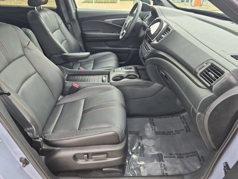 Used 2023 Honda Passport TrailSport image 32