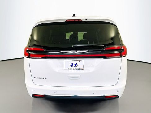 Used 2024 Chrysler Pacifica Touring-L image 6