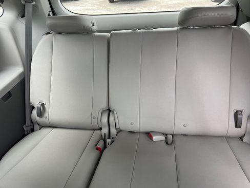 Used 2017 Toyota Sienna XLE Premium w/ Protection Package FWD image 11
