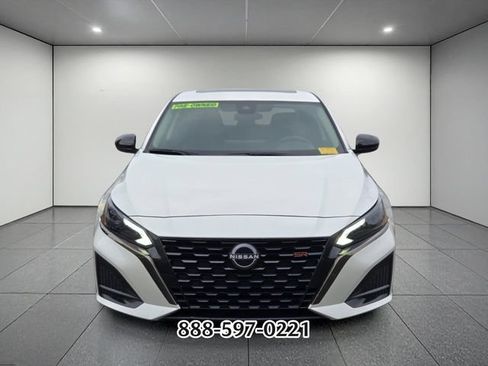 Used 2023 Nissan Altima 2.5 SR w/ SR Premium Package FWD image 8