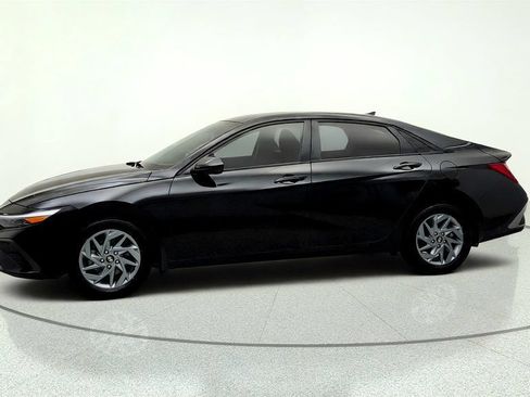 Used 2024 Hyundai Elantra SEL FWD image 8