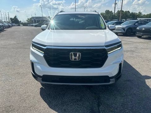 Used 2023 Honda Pilot Touring image 8