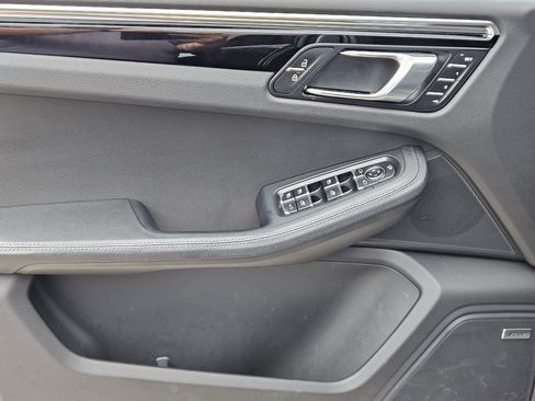 Certified 2025 Porsche Macan image 22