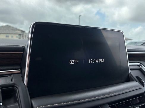 Used 2021 Chevrolet Suburban Premier w/ Premium Package AWD/4WD image 18