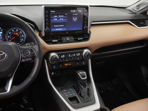 Used 2022 Toyota RAV4 XLE Premium image 24