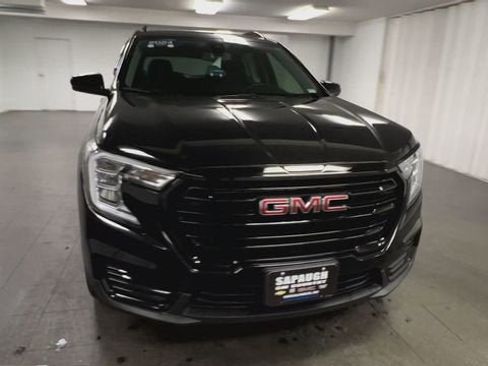 Certified 2024 GMC Terrain SLE w/ Driver Convenience Package image 3