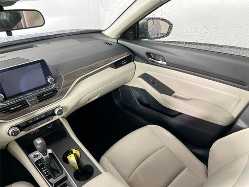 Used 2025 Nissan Altima 2.5 SV image 21
