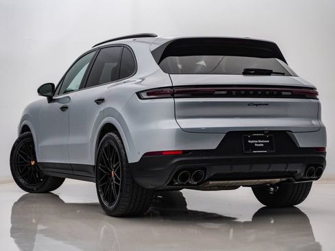 Certified 2026 Porsche Cayenne AWD/4WD image 3