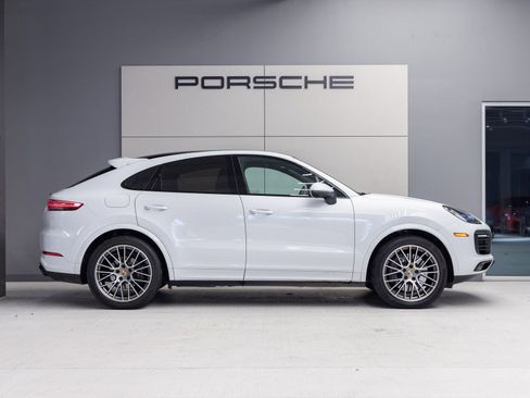 Certified 2023 Porsche Cayenne Platinum Edition image 8