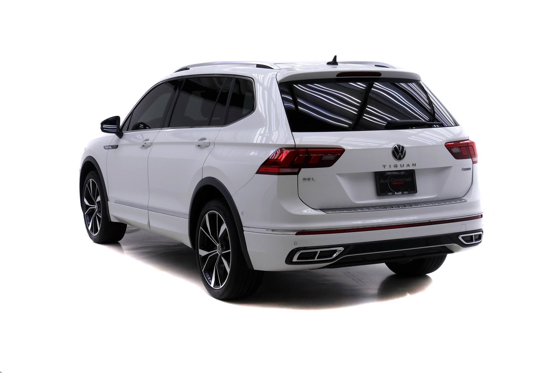 Used 2024 Volkswagen Tiguan SEL R-Line AWD/4WD image 5