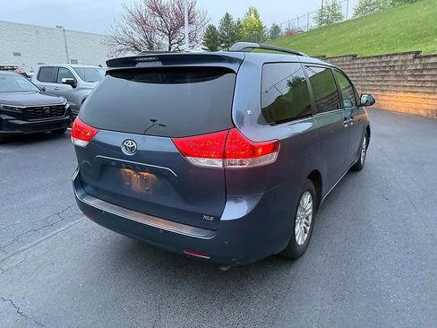 Used 2014 Toyota Sienna XLE w/ Entertainment Package FWD image 8