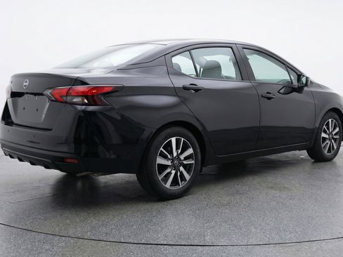 Used 2025 Nissan Versa SV image 9