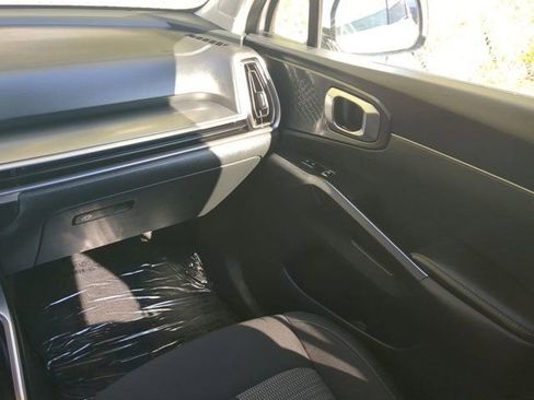 Used 2025 Kia Sorento LX image 16