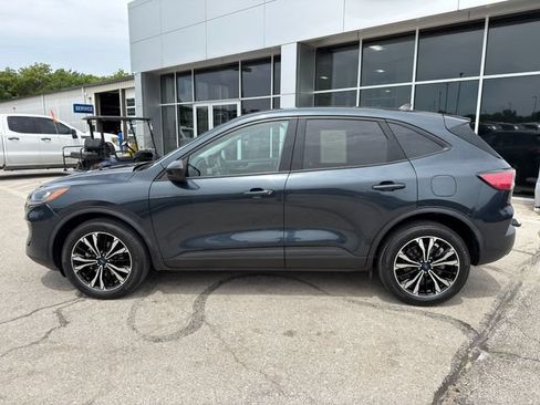 Used 2022 Ford Escape SE w/ SE Sport Appearance Package AWD/4WD image 4