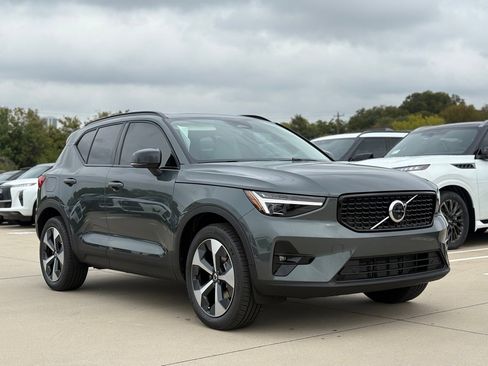 New 2026 Volvo XC40 B5 Plus w/ Protection Package Premier image 4