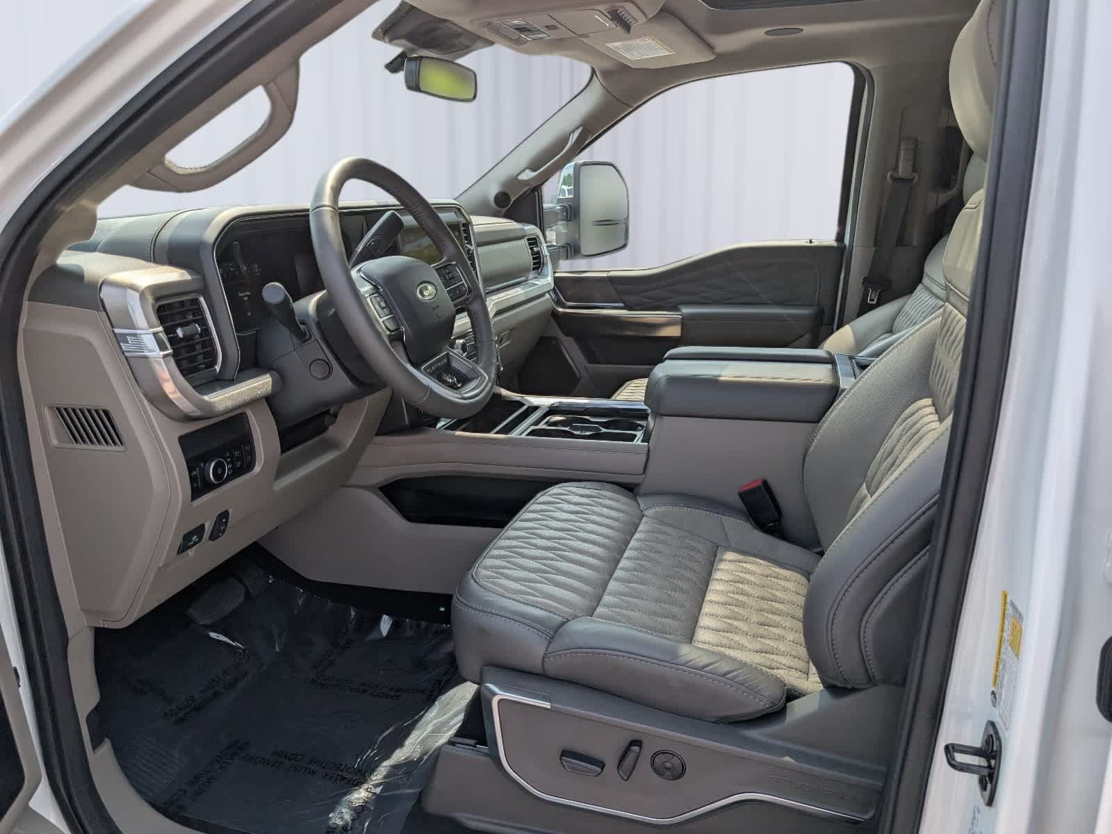 Used 2025 Ford F450 Platinum w/ Platinum Plus Package AWD/4WD image 17