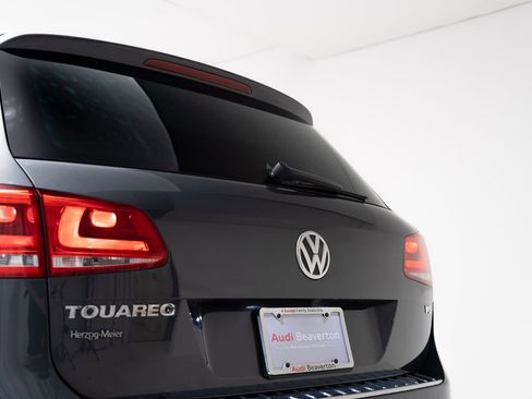 Used 2014 Volkswagen Touareg Sport AWD/4WD image 36