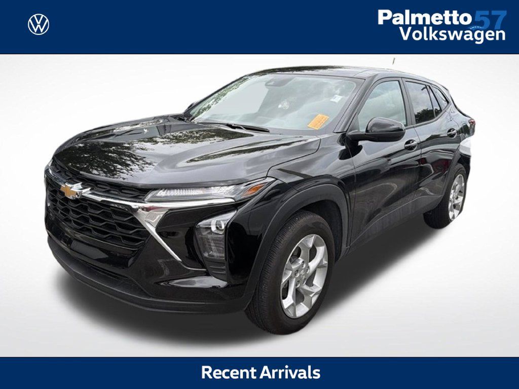 Used 2026 Chevrolet Trax LS w/ LS Convenience Package FWD image 1