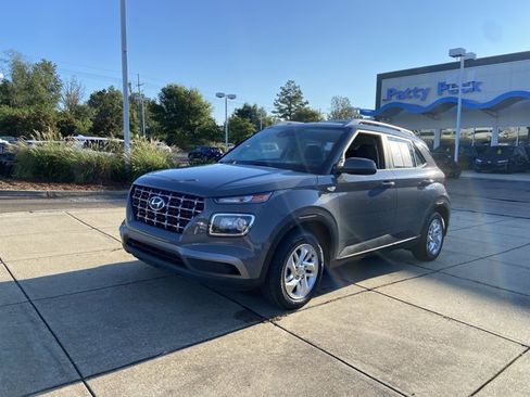 Used 2020 Hyundai Venue SEL FWD image 4