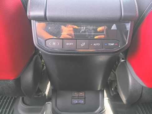 Used 2022 Toyota Highlander XSE AWD/4WD image 14