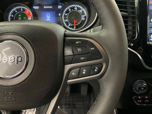 Used 2022 Jeep Cherokee Limited AWD/4WD image 13