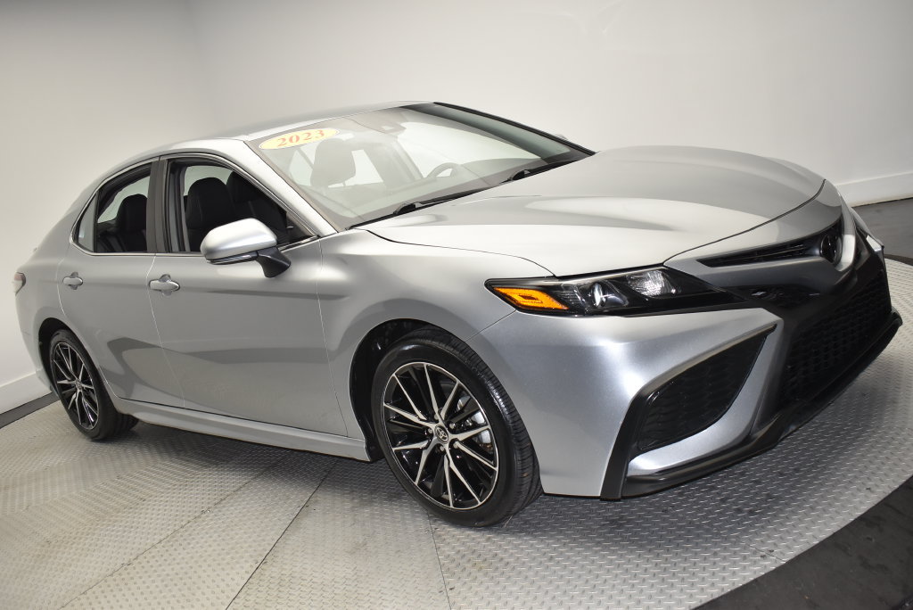 Certified 2023 Toyota Camry SE FWD image 3