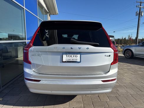 Used 2022 Volvo XC90 T6 Momentum w/ Advanced Package image 5