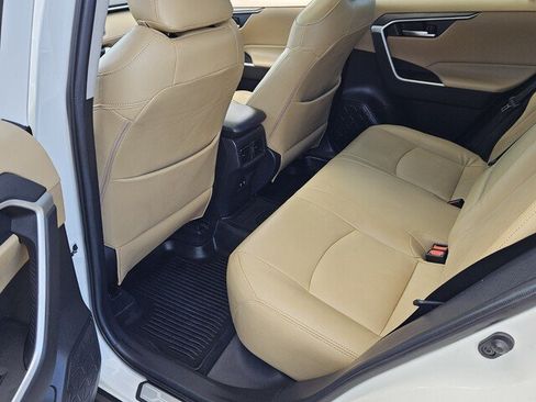 Certified 2021 Toyota RAV4 XLE w/ Convenience Package FWD image 9