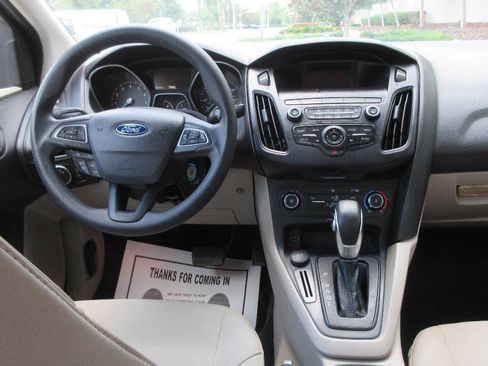 Used 2018 Ford Focus SE FWD image 27