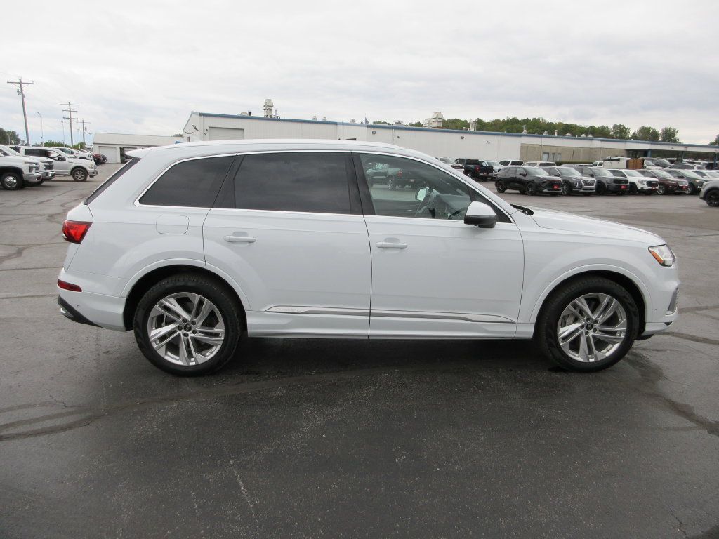 Used 2023 Audi Q7 3.0T Premium w/ Convenience Package AWD/4WD image 5