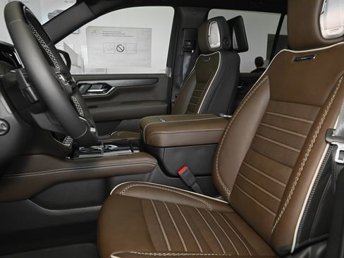 New 2026 GMC Yukon Denali Ultimate w/ LPO, Floor Liner Package image 15