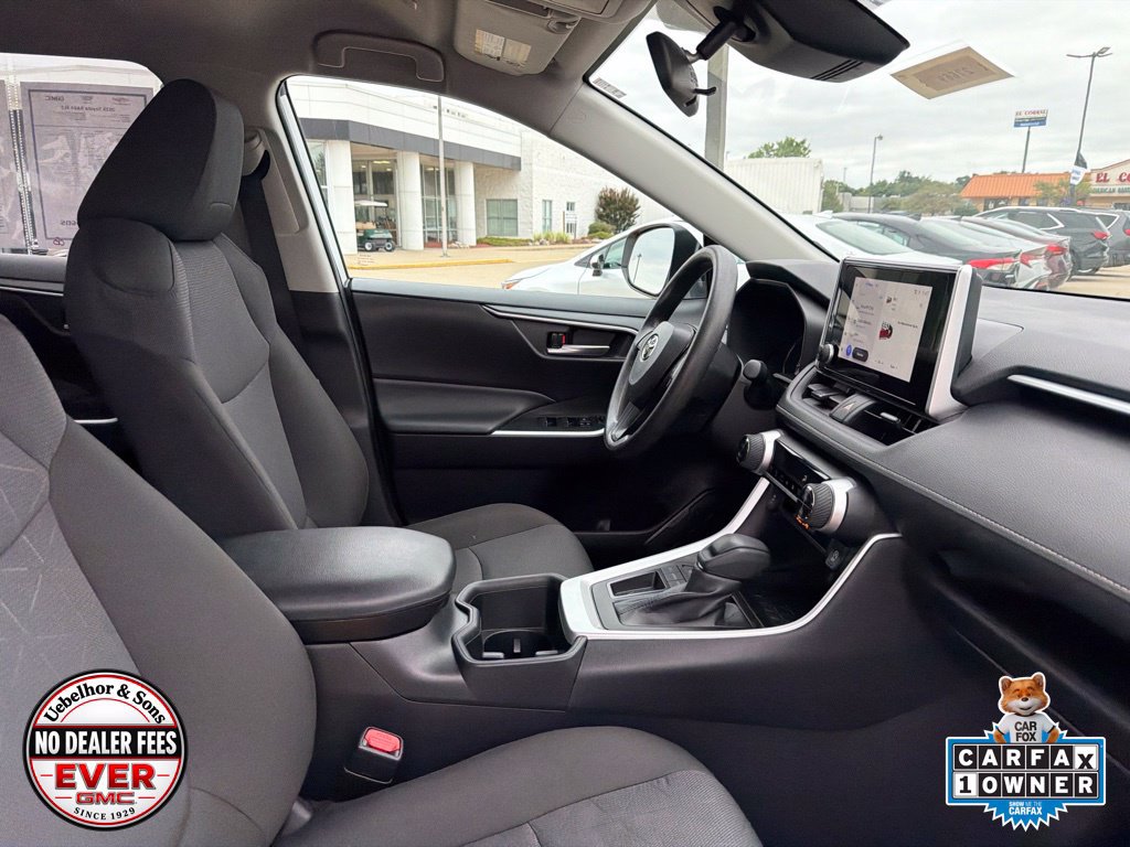 Used 2025 Toyota RAV4 XLE FWD image 2