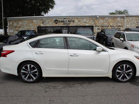 Used 2016 Nissan Altima 2.5 SR FWD image 8