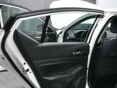 Used 2020 Nissan Altima 2.5 S FWD image 12