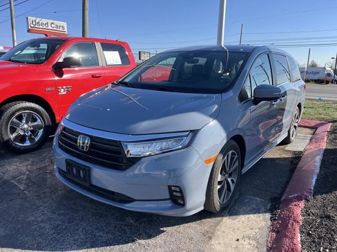 Used 2023 Honda Odyssey Touring image 3