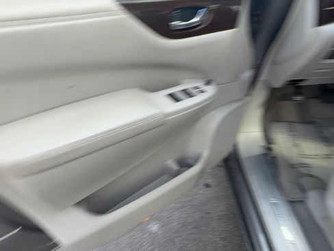 Used 2011 Nissan Quest SV FWD image 9