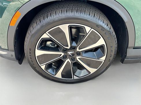 New 2025 VinFast VF 8 Plus AWD/4WD image 30