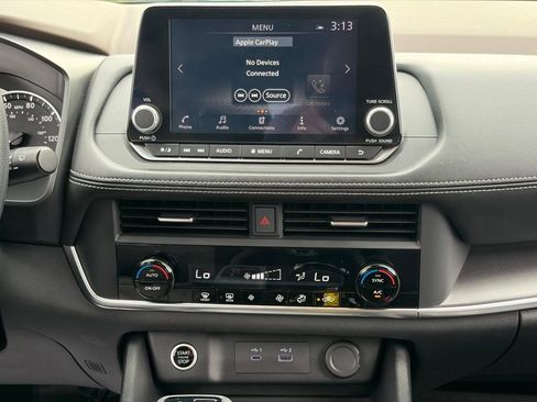 Used 2023 Nissan Rogue SV image 24