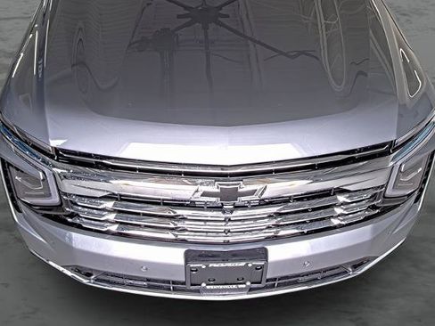 New 2026 Chevrolet Suburban Premier AWD/4WD image 18
