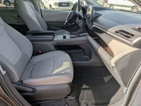 Used 2024 Toyota Sienna LE image 32