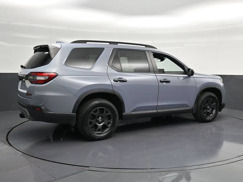 Used 2023 Honda Pilot TrailSport image 3