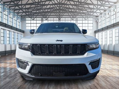 New 2025 Jeep Grand Cherokee Limited w/ Luxury Tech Group II image 9