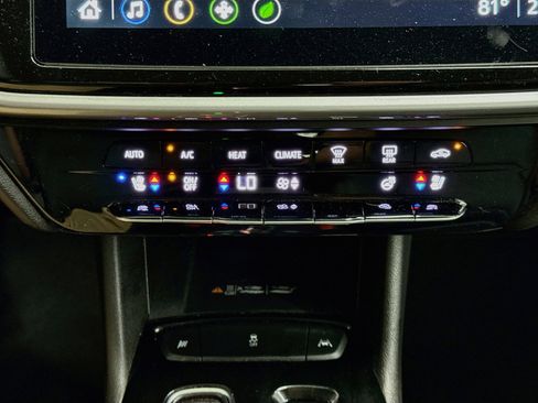 Used 2023 Chevrolet Bolt EUV Premier FWD image 23
