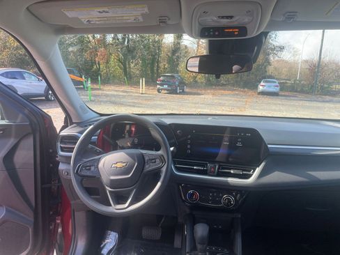 Used 2025 Chevrolet TrailBlazer LT w/ Driver Confidence Package image 30