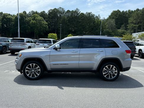 Used 2018 Jeep Grand Cherokee Limited AWD/4WD image 2