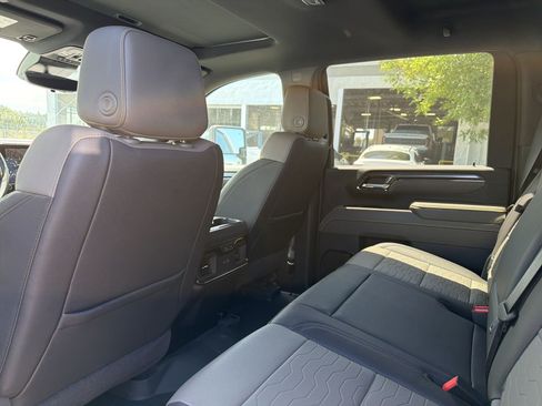 Used 2024 Chevrolet Silverado 2500 ZR2 w/ ZR2 Bison Edition AWD/4WD image 4