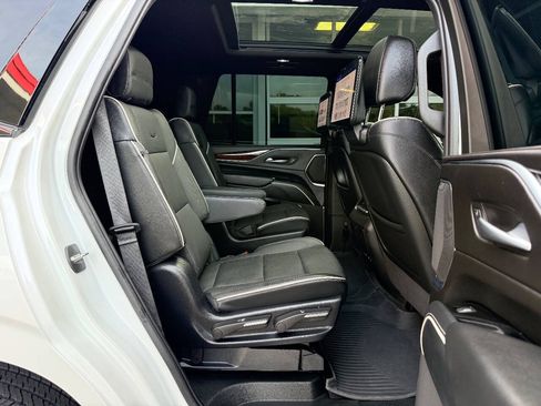 Used 2023 Cadillac Escalade Premium Luxury AWD/4WD image 51