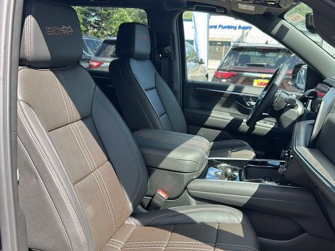New 2026 Chevrolet Tahoe High Country AWD/4WD image 13